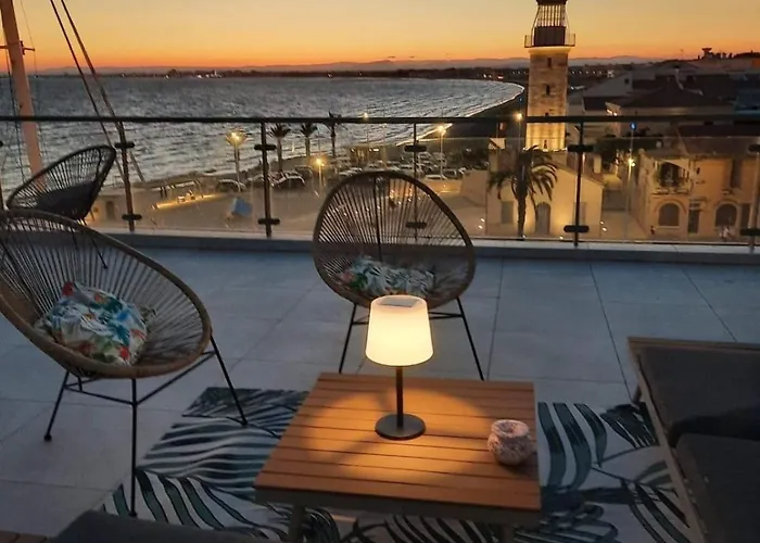 Apartment Le Phare Du Grau Duplex Dexception Rooftop 100 M Vue Panoramique Le Grau-du-Roi